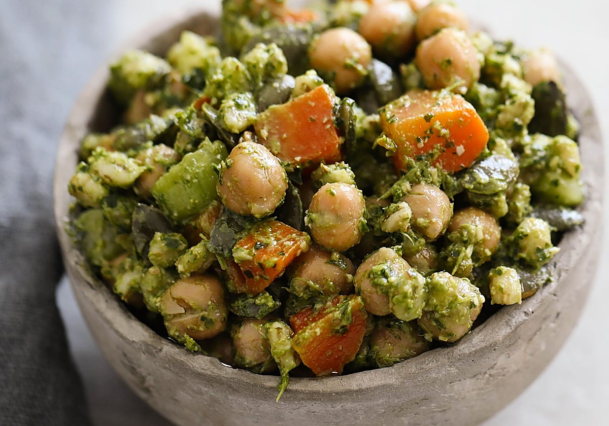 Salteado de garbanzos y brócoli con salsa tahini - limón