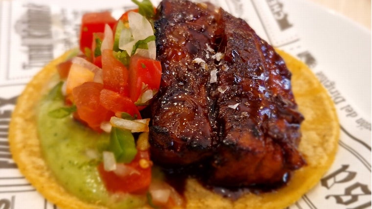 Taco de costilla de cerdo lacada con naranja y miel de caña, la propuesta de Taquería Ensenada para el Campeonato de tacos de España