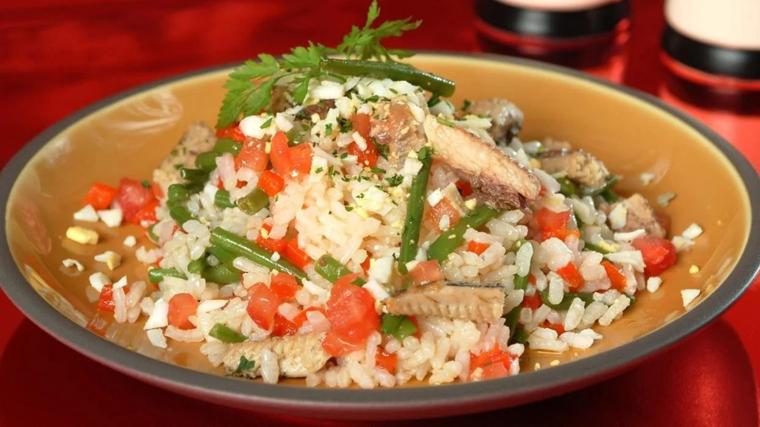 7 platos con arroz que puedes comer fríos y preparar el día antes