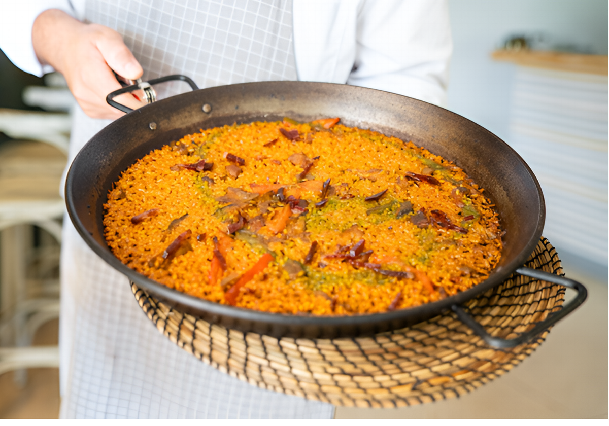 Una guía de sitios especializados en arroz en Málaga para comer paella y otras versiones en la capital