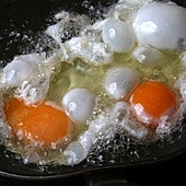 Karlos Arguiñano por fin cuenta cómo hacer huevos fritos: «Hay que aproximarse lo más posible al aceite»