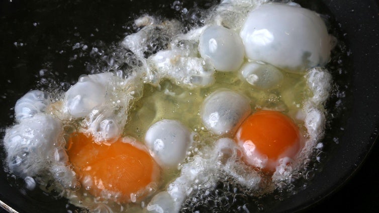 Karlos Arguiñano por fin cuenta cómo hacer huevos fritos: «Hay que aproximarse lo más posible al aceite»