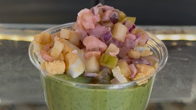 Salmorejo elaborado en la Salmoreteca en el Mercado de la Victoria en Córdoba