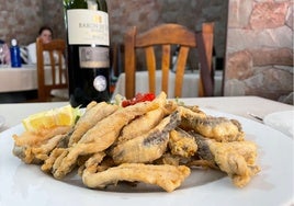 Boquerones fritos al limón, uno de los platos que más nos gustaron de La Taberna de Joaquín en la Laguna de Fuente Piedra