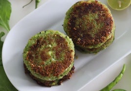 Hamburguesas de espinacas con puré de patatas y judías verdes
