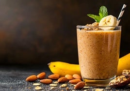 Sin leche ni yogur: el desayuno alto en proteínas que puedes hacer solo con fruta