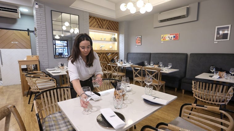 Ambiente acogedor como marco para las comidas en Casaca