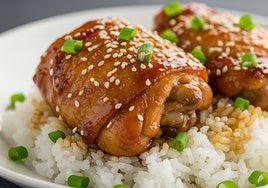 Así se prepara esta arroz con muslos de pollo