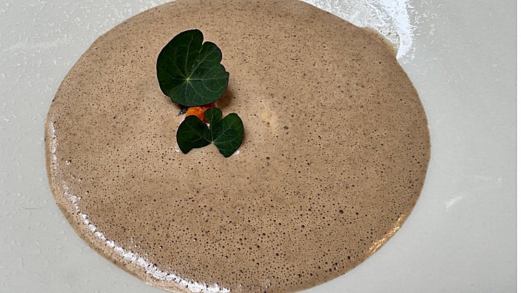 Ajoblanco de algarroba de Ménade