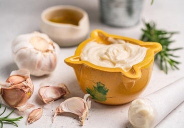 El chef Amadeo y su truco para hacer el auténtico alioli: «Es la salsa más saludable del mundo»