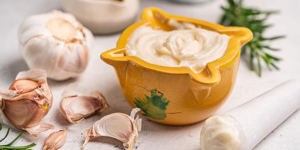 El chef Amadeo y su truco para hacer el auténtico alioli: «Es la salsa más saludable del mundo»