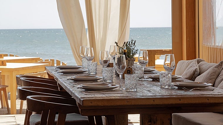 Chiringuitos y beach clubs recientes para disfrutar de la costa andaluza