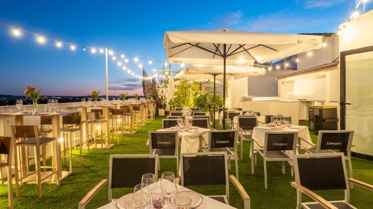 Terraza con vistas al Paseo de la Ribera de Voraz de Julio en Córdoba
