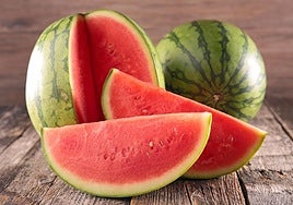 La fruta que funciona como un «paracetamol» natural para los dolores de cabeza por calor