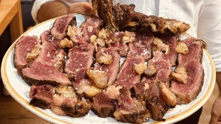 Selección de carnes en Taberna La Montilla, en el centro de Córdoba