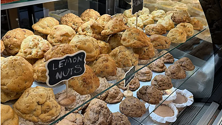 Esta famosa tienda de galletas abrirá cuatro locales en Sevilla: estos son los lugares elegidos