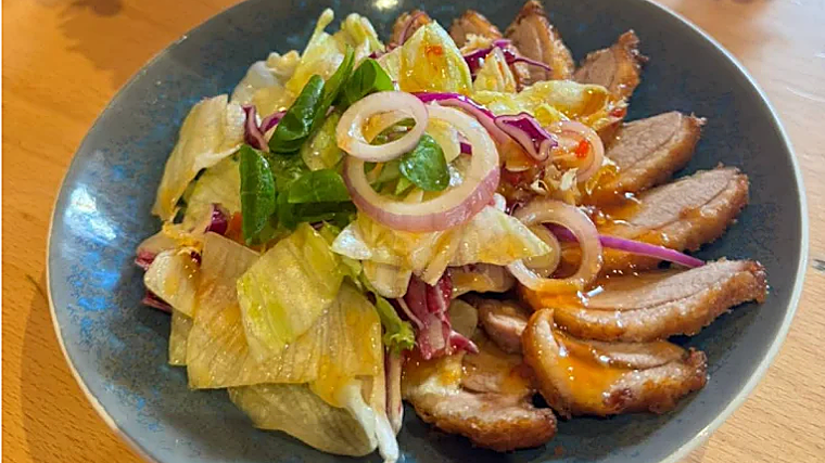 Goyi, un viaje gastronómico por las cocinas asiáticas en la calle Feria