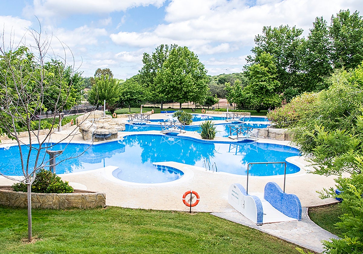 Piscina de adultos de Assuan en Córdoba