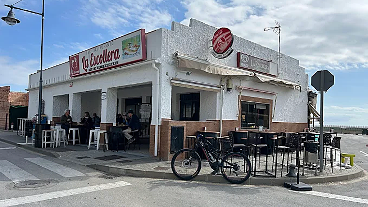 Fachada del chiringuito La Escollera