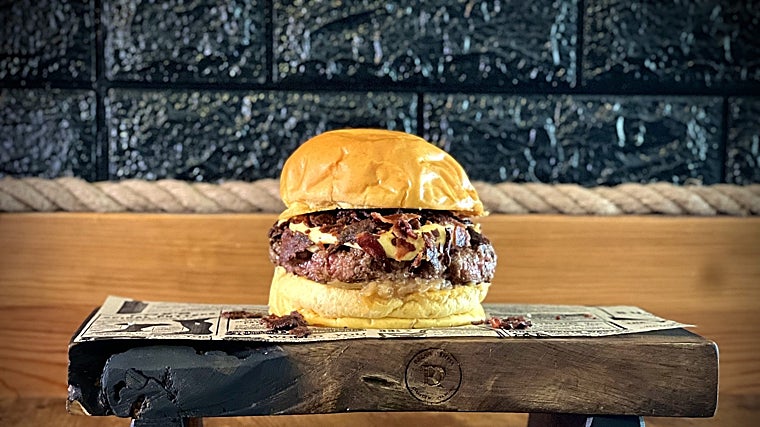 Una de las hamburguesas disponibles en Raza y Dehesa, Córdoba