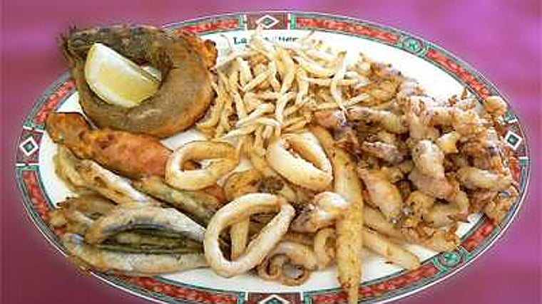 Variado de pescaito frito en La Malagueña