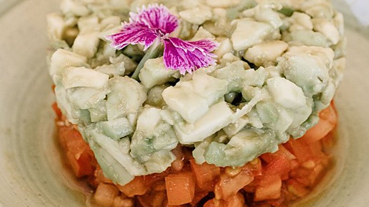 Propuesta de tartar en el restaurante Vaquena de Cabra, Córdoba