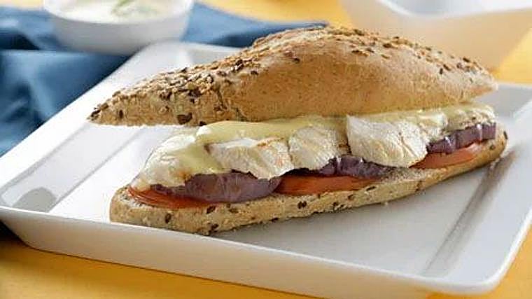 Bocadillo de pollo con berenjenas