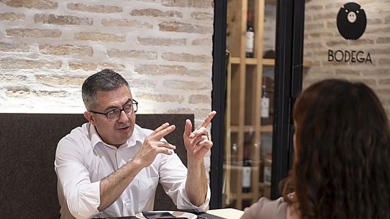 Salvador Díaz (gerente de El Panzón): «Hay que llegar a la mesa con una sonrisa»