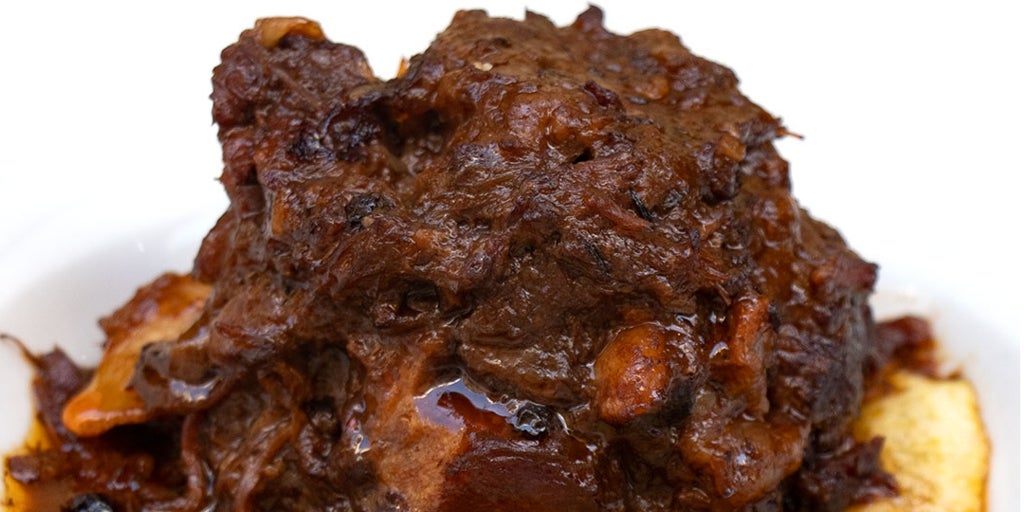 La carrillada que se deshace con el tenedor: este es el bar del Arenal que tiene la receta más tierna de Sevilla