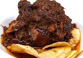 La carrillada que se deshace con el tenedor: este es el bar del Arenal que tiene la receta más tierna de Sevilla