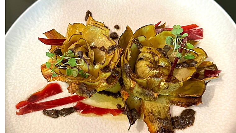 Flor de alcachofa con jamón
