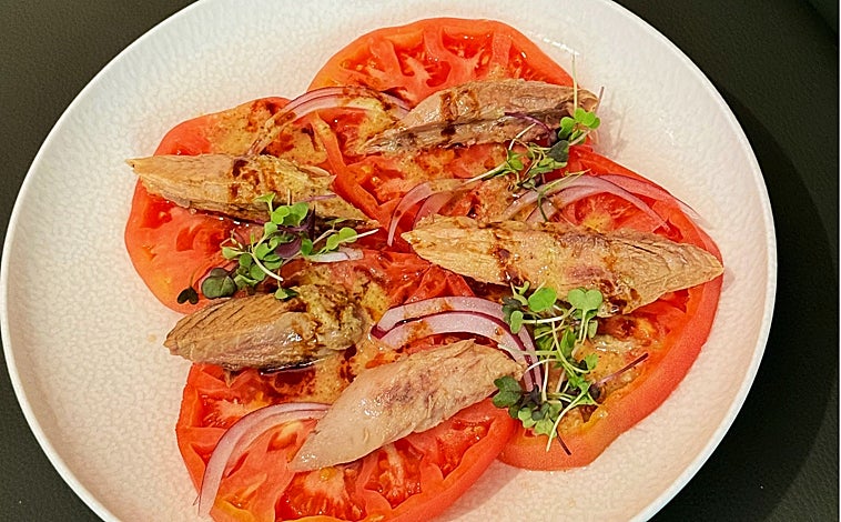 Imagen principal - Abacería El Poeta, el nuevo rincón de tapeo en los bajos del Hotel Bécquer