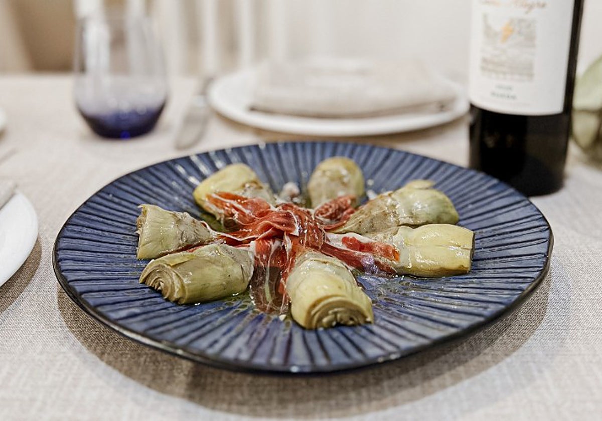 Salteado de alcachofas al fino Montilla-Moriles en la Taberna Almodóvar