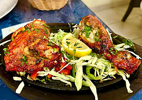 Imagen secundaria 1 - Bollywood: todo los detalles de este restaurante indio en El Porvenir