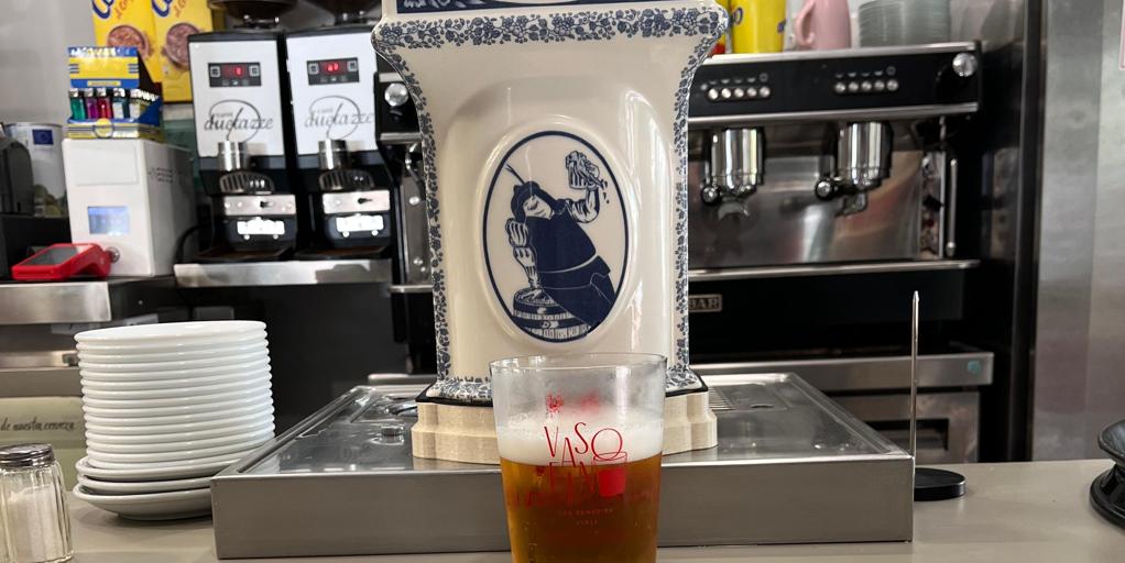 Vaso Fino llega a Los Remedios: cerveza helada en una abacería con potentes fuera de carta