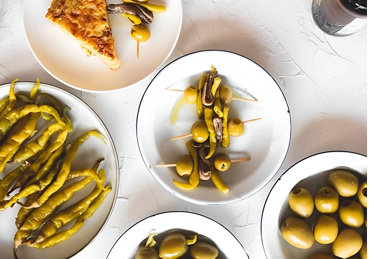 Cañas, vermuts, gildas y una carta de tapeo que rinde homenaje al apertitivo castizo es la nueva propuesta de Greta en Los Remedios, Sevilla