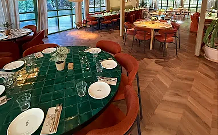 Imagen principal - Verde Limón abre en El Limonar: el nuevo restaurante del Grupo Perro Viejo en Málaga