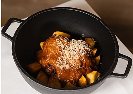 Imagen secundaria 1 - Almijara Casual Bar recibe la Medalla de Oro de Radio Turismo y Gastronomía