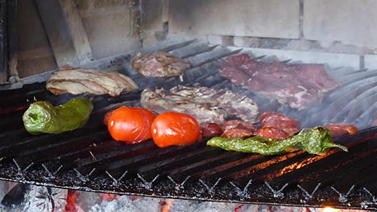 Carnes a la brasa en Venta La Madroña