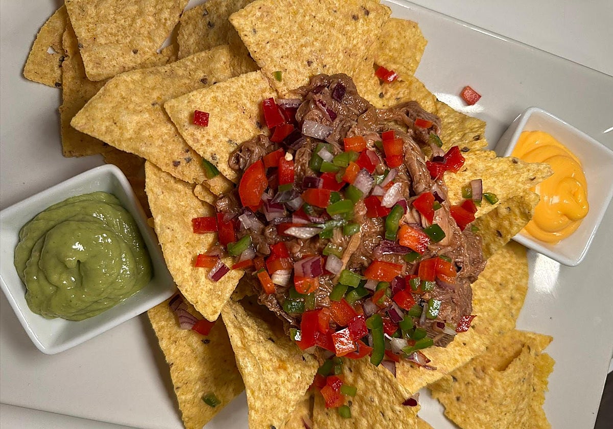 Plato de nachos en Atipiko, Córdoba