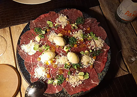 Imagen secundaria 1 - Vôvem Estepona: el nuevo templo carnívoro de la Costa del Sol