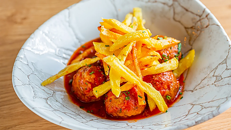 Albóndigas con salsa de tomate y almendras de Hermanos Rodríguez