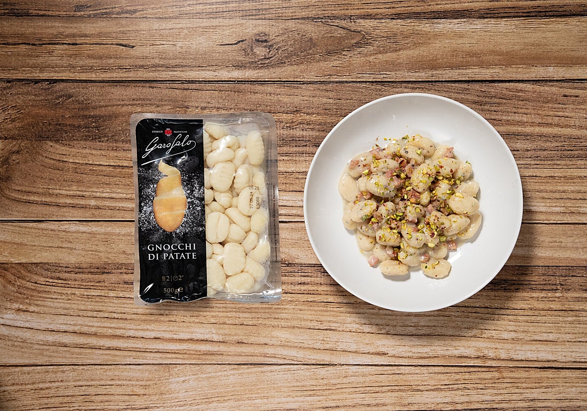 Gnocchi con gorgonzola, pistachos y panceta
