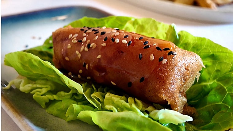 Rollo de beicon, gamba y queso