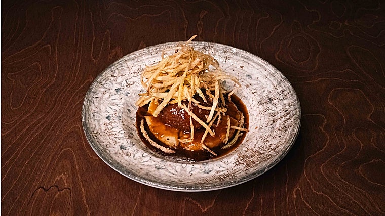 Albóndiga de rabo de toro al oloroso con cremoso de patata