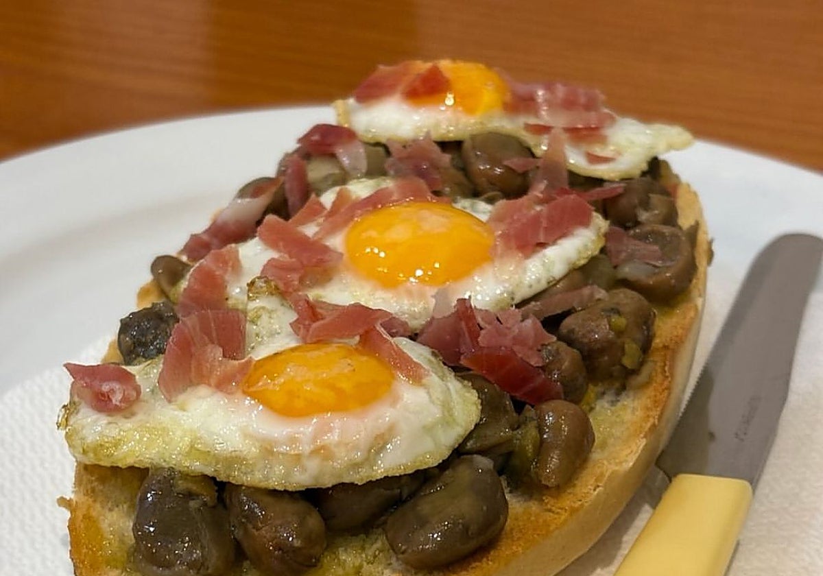 Tostada en el bar La Tribu en Nueva Carteya (Córdoba)