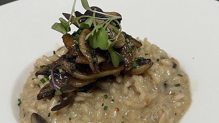 Comida frente al embalse en El Caserío de Iznájar