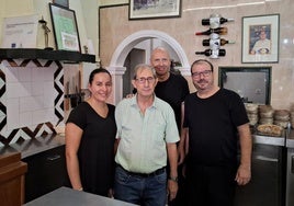 Curro se despide del bar Consola tras 63 años: «Sólo el del banco sabe que me llamo Antonio»