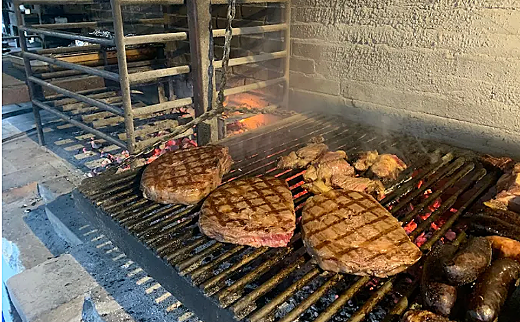 Imagen principal - Algunos de los platos de la carta de Aroma Café & Secret Garden