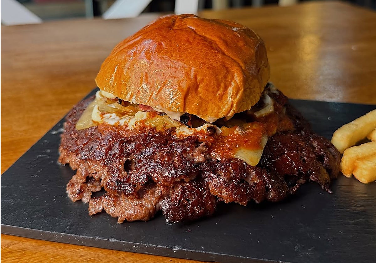 Valhalla Grill está especiaizado en smash burgers y acaba de estrenarse en la calle Jano de Teatinos